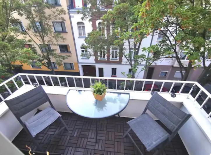 "Greensun-Homes" Messe, Flughafen Und Zentrums Nah, Ruhig, Modern, Schnelles Wlan, Balkon Und Kueche, Freies Parken, 4 Schlafplaetze Moeglich Köln Kültér fotó